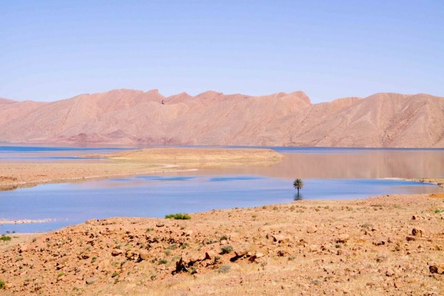 सर्वत्र मुझ से मिलो