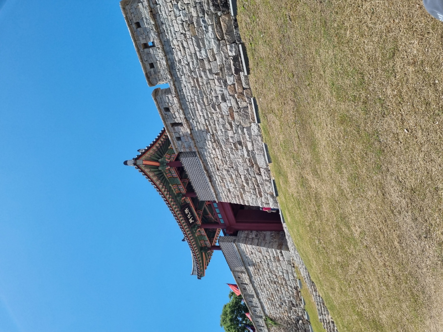 While Gazing At The Castle Of Hongju