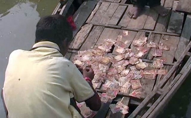 पैसा अपना रंग Paisa Apna Rang