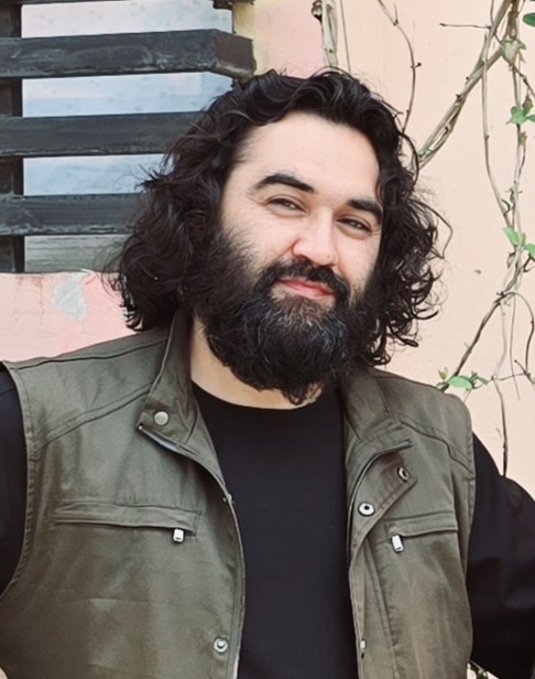 نفرت از برتری جویی 
نویسنده: احمد محمود امپراطور