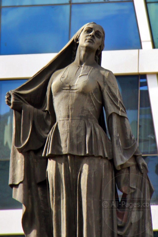 To Monument Of Free Woman  Not Edited