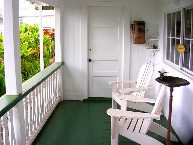 Cleaning The Front-Porch Light For Thanksgiving