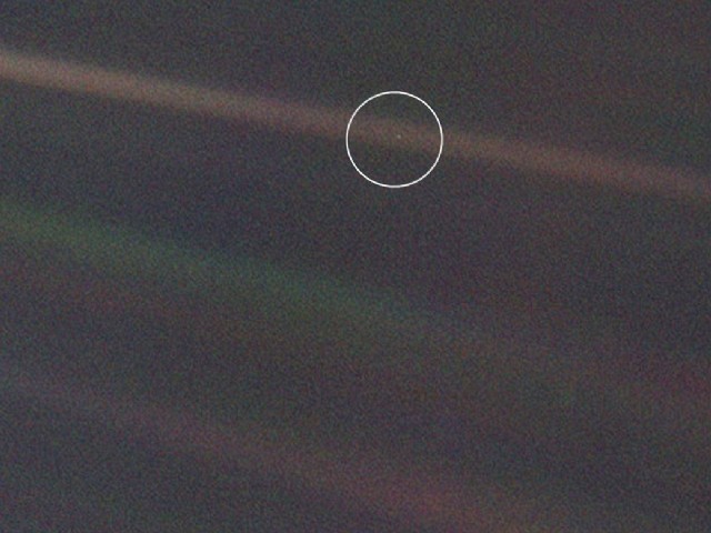 The Pale Blue Dot: จุดสีฟ้าซีด