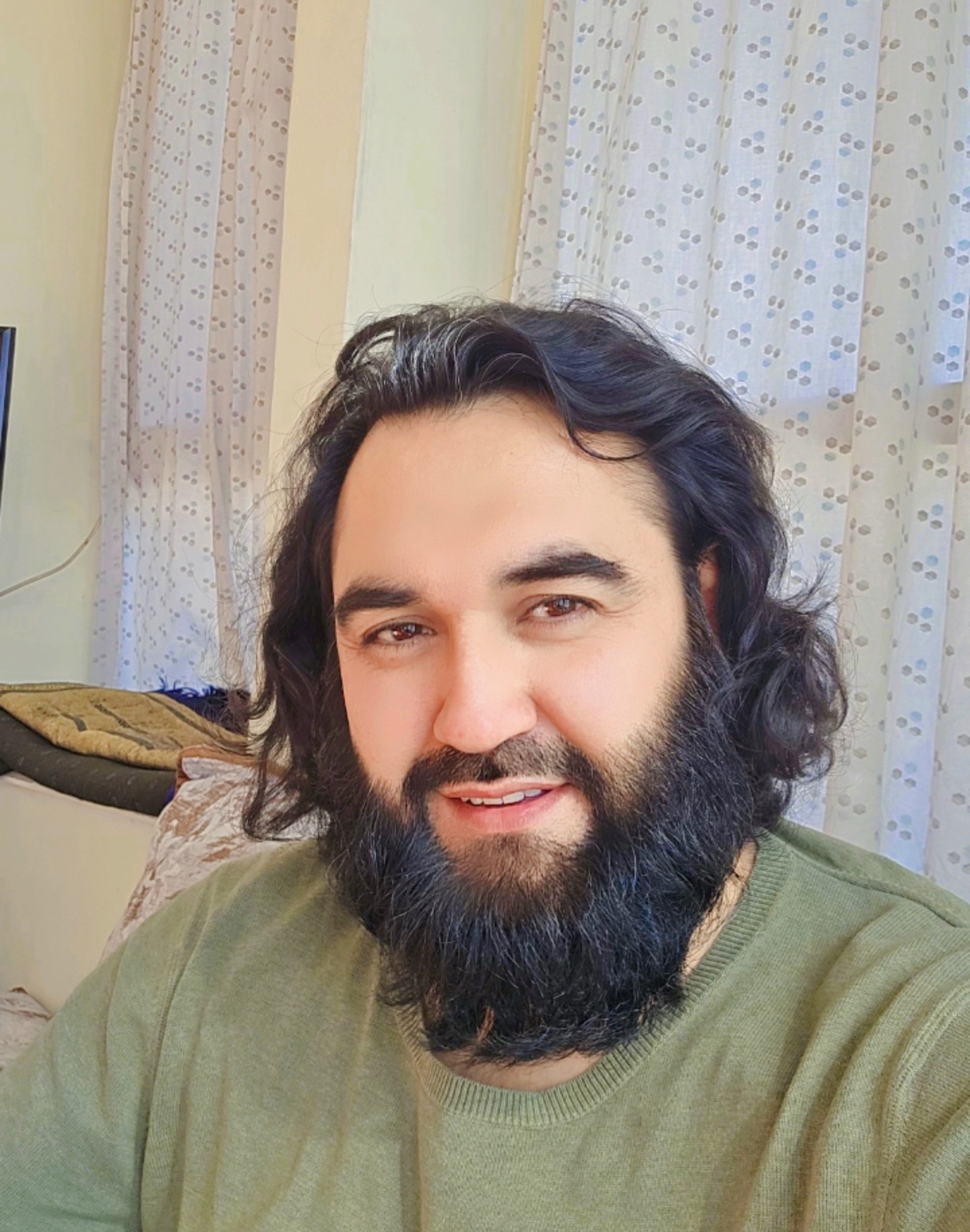 پیام تبریکی شاعر خاتول افروز به مناسبت جشن زاد روز احمد محمود امپراطور