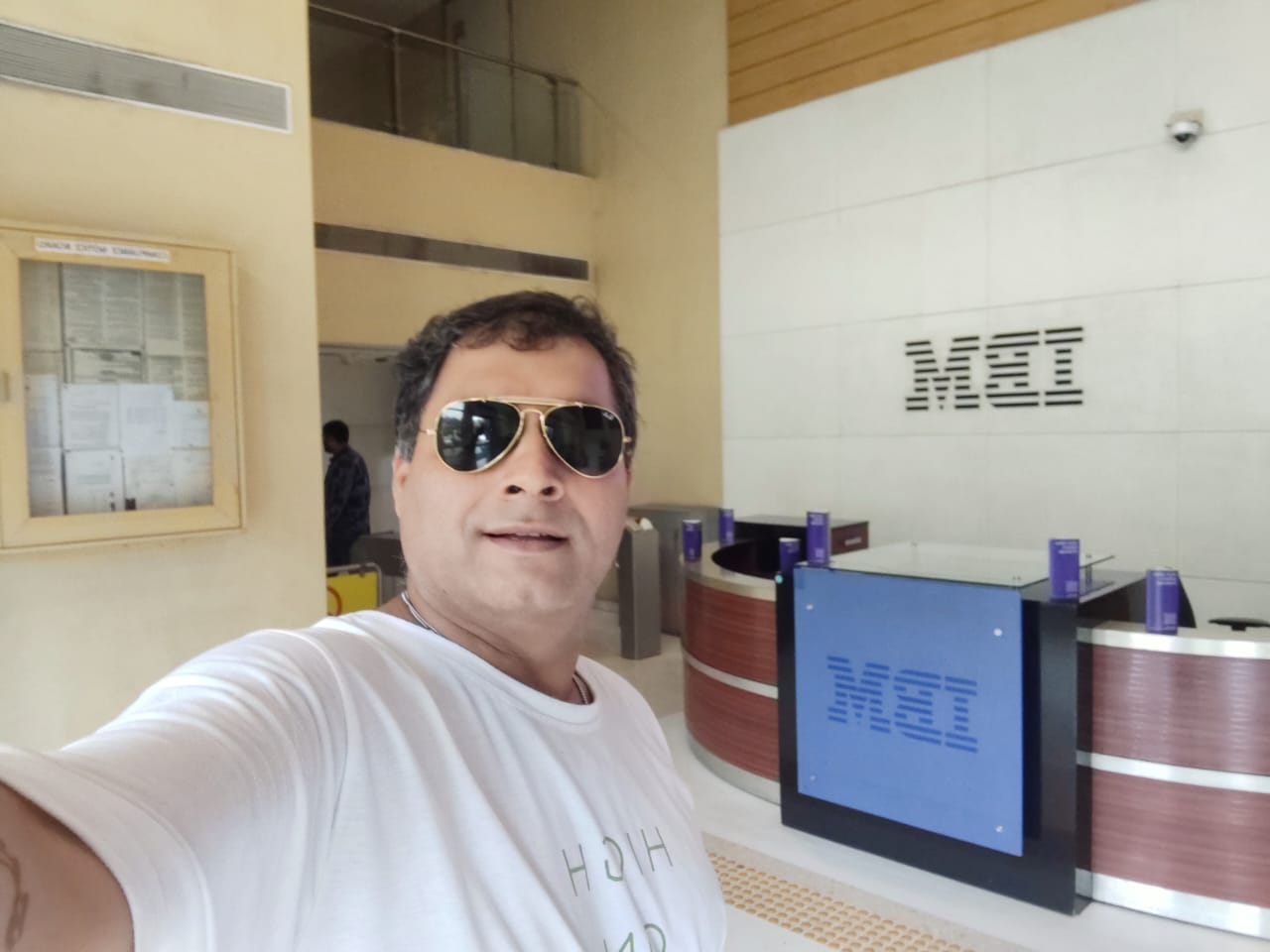 रात की तरह सुंदर