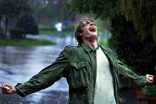 Τη  Στιγμή  Κάτ'  Απ'  Τη  Βροχή [k.Kurt: Just Standing In The Rain]
