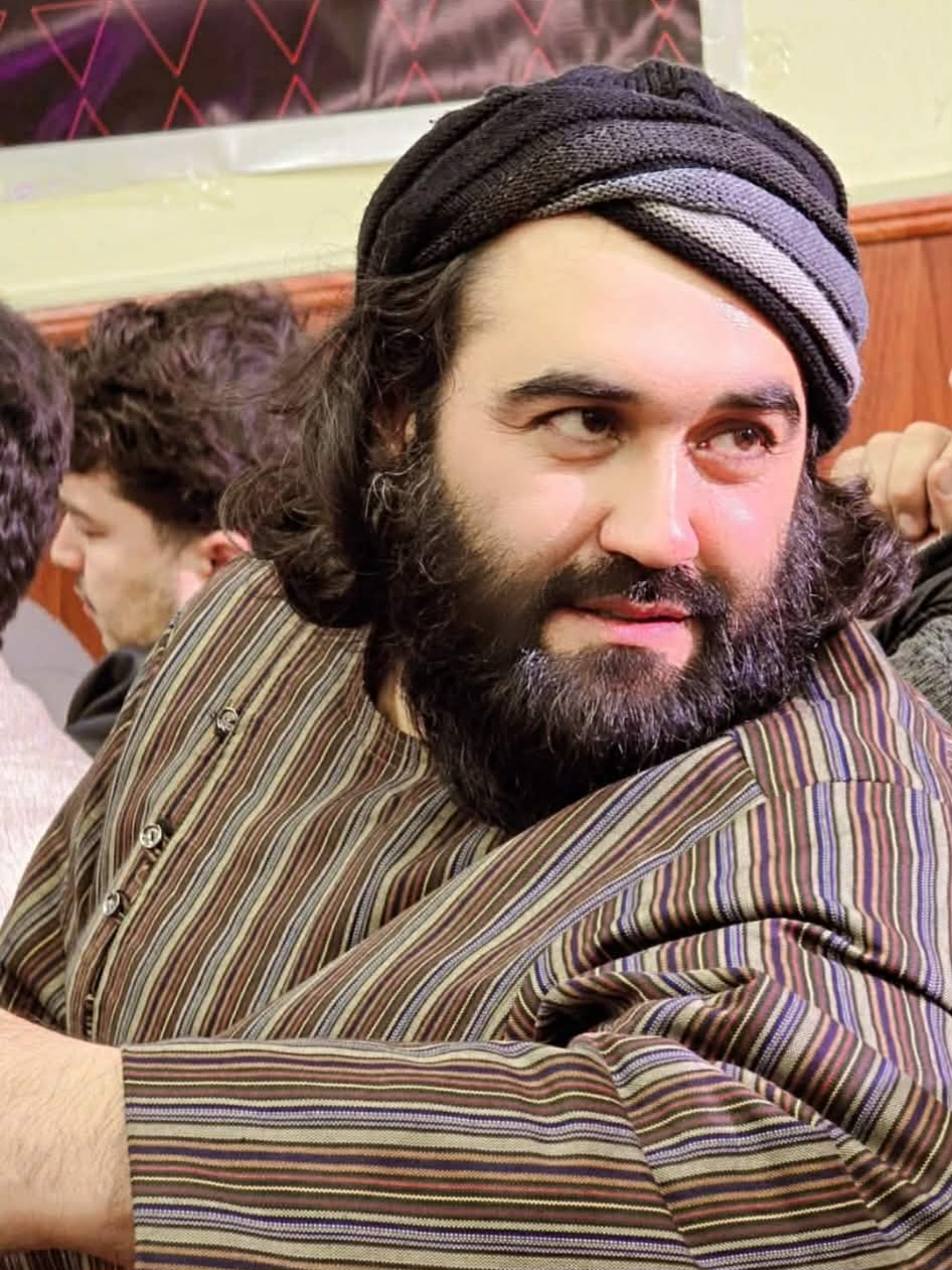 در گلشن بهار خودم میزنم قدم