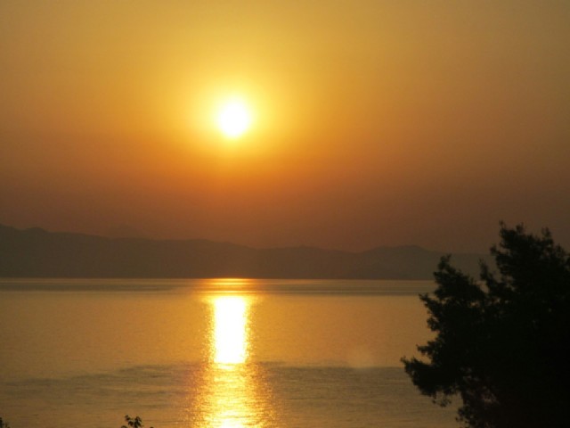 Από Λίγες Σταγόνες