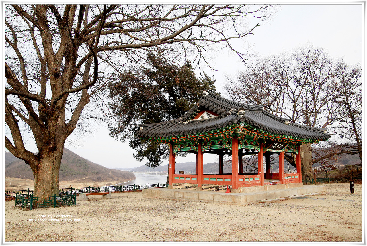 Hwa-Seog Pavilion(The Solidified Flower Pavilion)