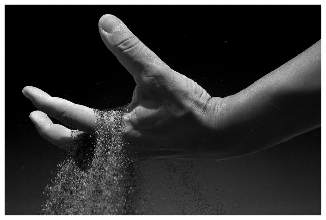 Jeevan Ret Ki Tarah Hai