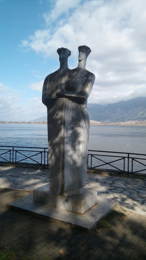 Με Αγγίζεις Ή Όχι… Χαμογελώ!