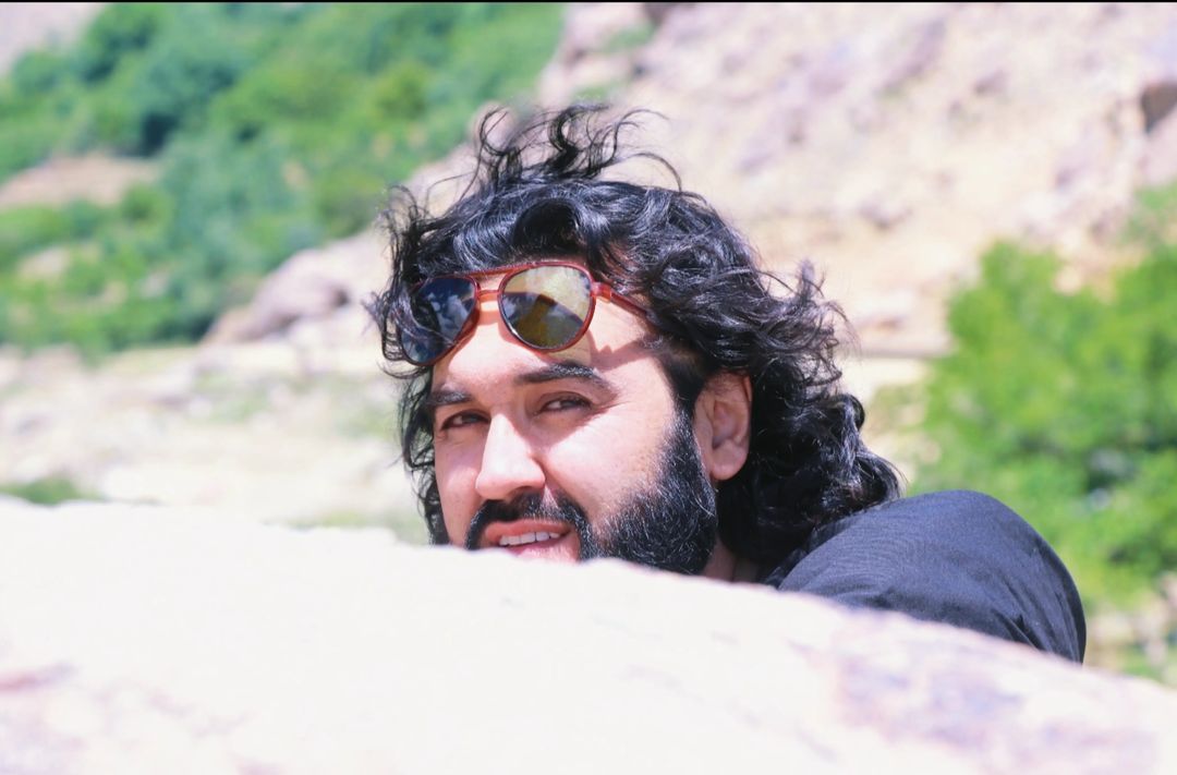 بشکسته اند شان و شکوه و غرور را