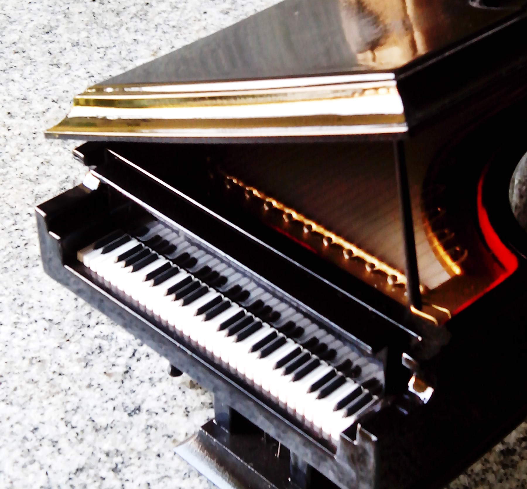 If I Were Piano, I Would Like To Talk To You