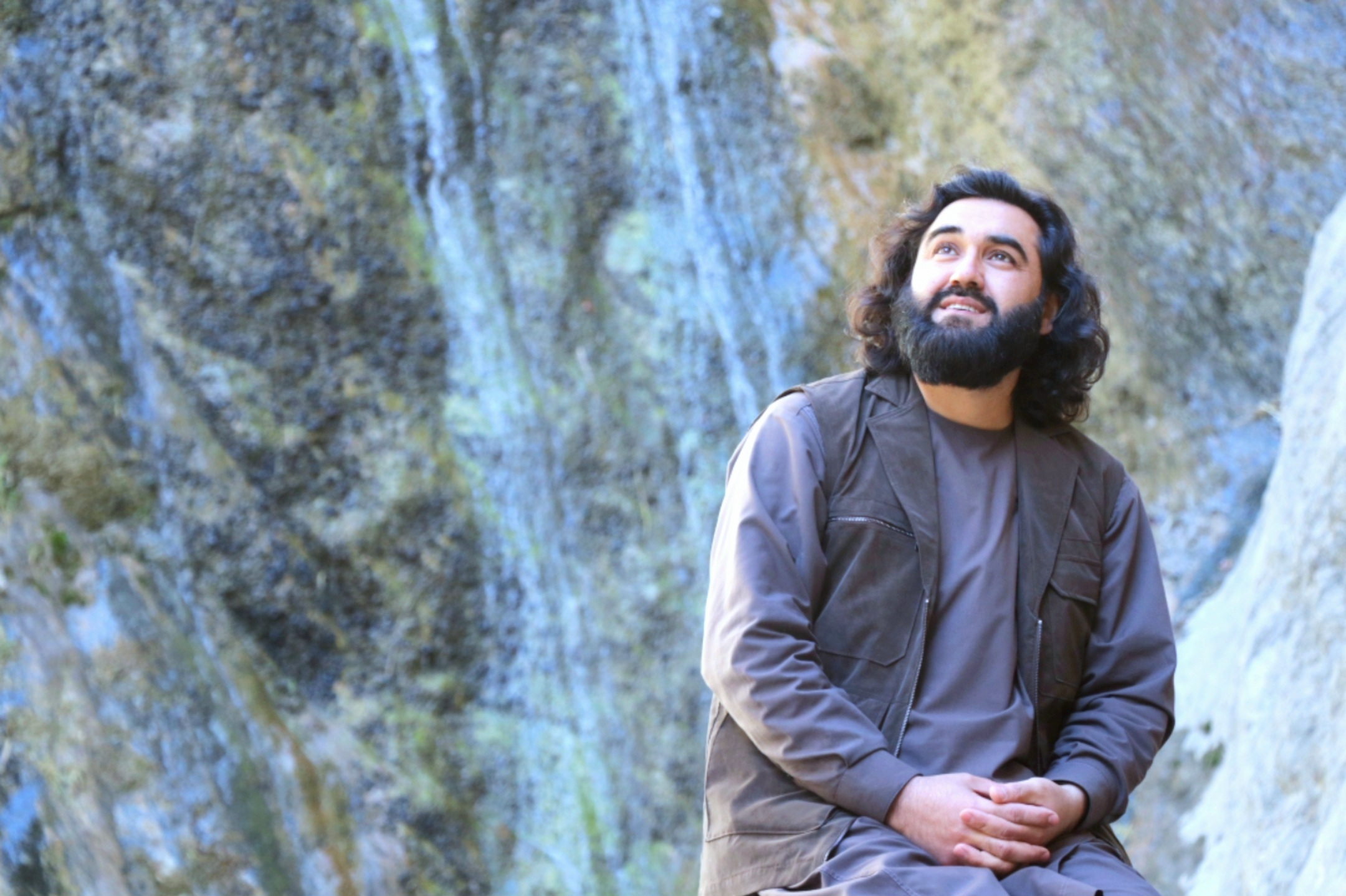 آدم و آدمگری دستار می خواهد مگر؟