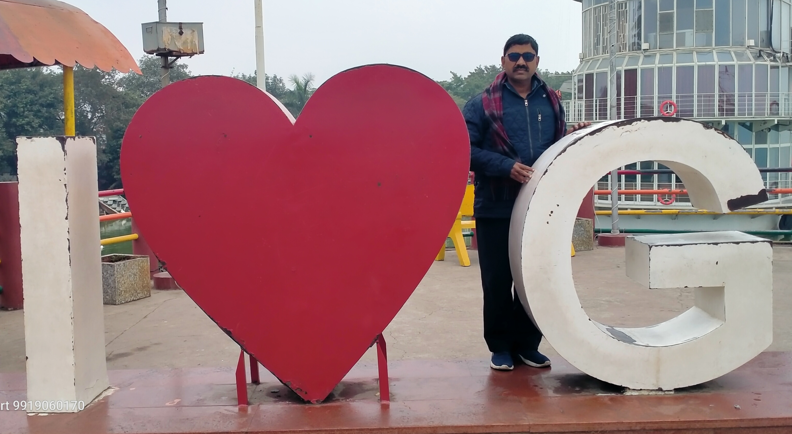 'मुखौटों का मेला' झूँठ को बेनकाब करती कवि गया प्रसाद आनन्द की कविता