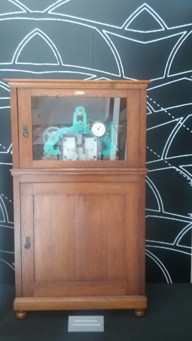[σεβάσμιες Ώρες]
