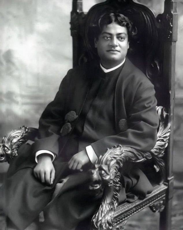 আমরাও আমাদের রাজনীতিকদের মতো সমান অপদার্থ। তাই না? (Amal)© অরুণ মাজী