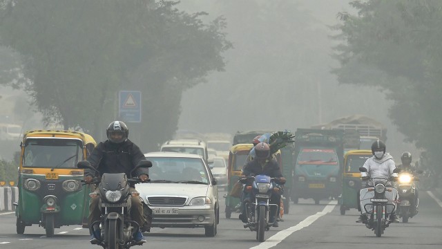 Smog In Delhi - Live And Let's Live